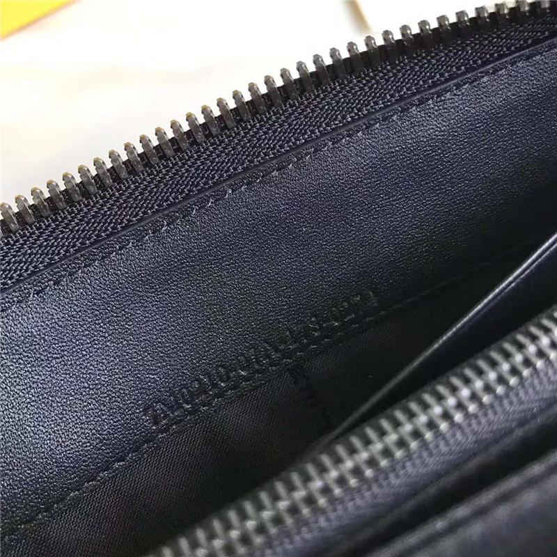 FENDI 芬迪 2017新款 face浮雕同色貼花 三面拉鏈皮夾 啞光黑
