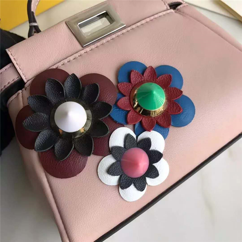 FENDI 芬迪新款 時裝秀羊皮MICRO PEEKABOO 太陽花花朵小貓包 裸粉