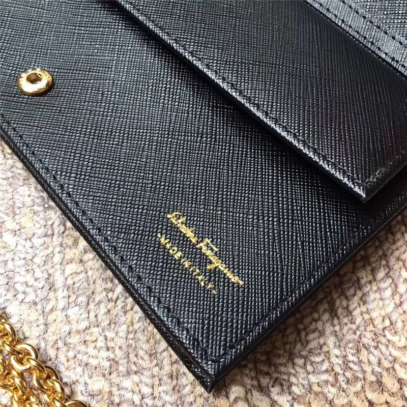22B875 Ferragamo 菲拉格慕 淡金色Vara蝴蝶結 多功能小包 黑色