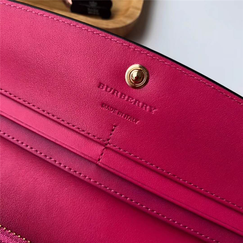 39968602 Burberry巴寶莉 Banner手袋系列 House格紋 拼皮長款錢夾 玫紅色
