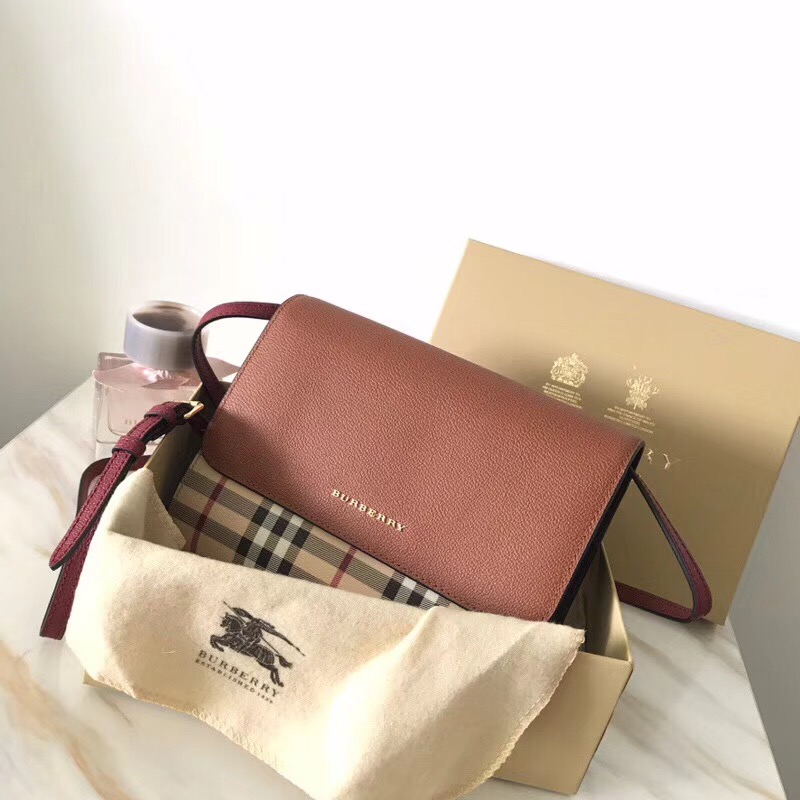 BurBerry巴寶莉 經典翻蓋 戰馬格紋 信封包 單肩斜挎包 棕色