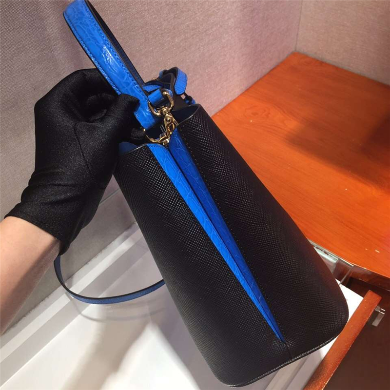1BA212 Prada New Double 撞色鱷魚牛皮 普拉達手提包 黑拼藍