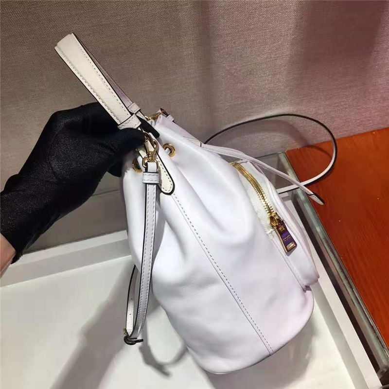 1BH038 Prada女包 普拉達手提包 小牛皮斜挎包 Prada水桶包 白色