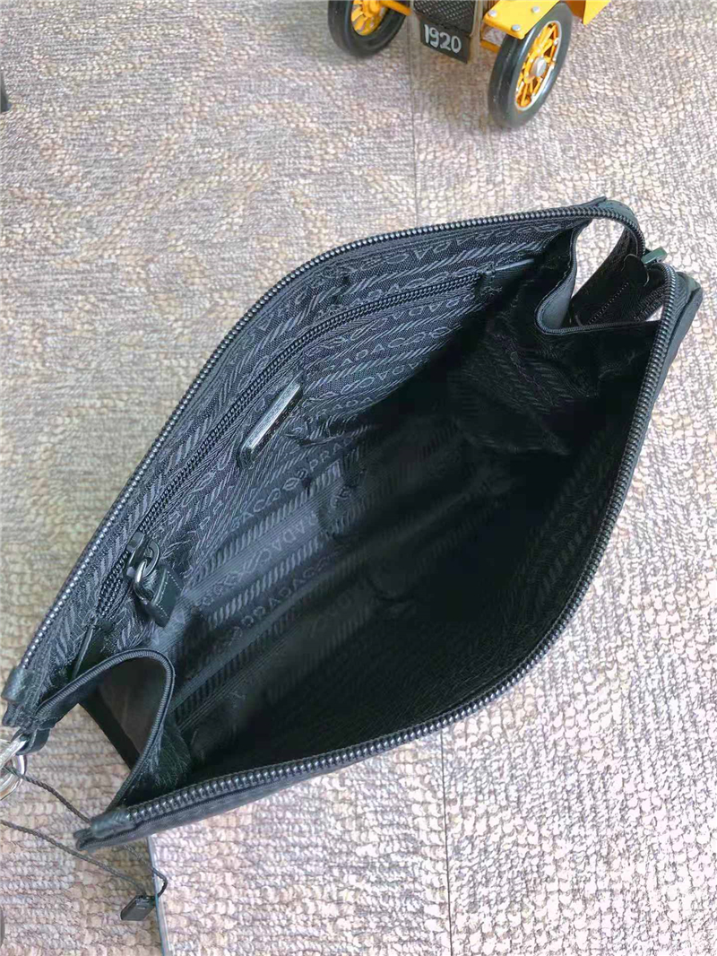2NE789 Prada2019新款 尼龍 招財童 方邊洗漱包 普拉達手拿包 黑色