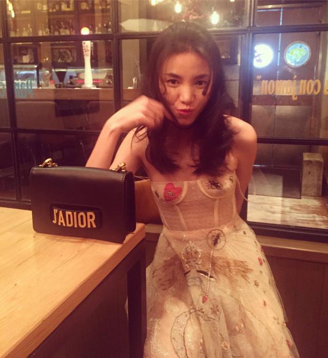 ��Ů�����ֻ��Dior����׃Ů���@����^�������e��
