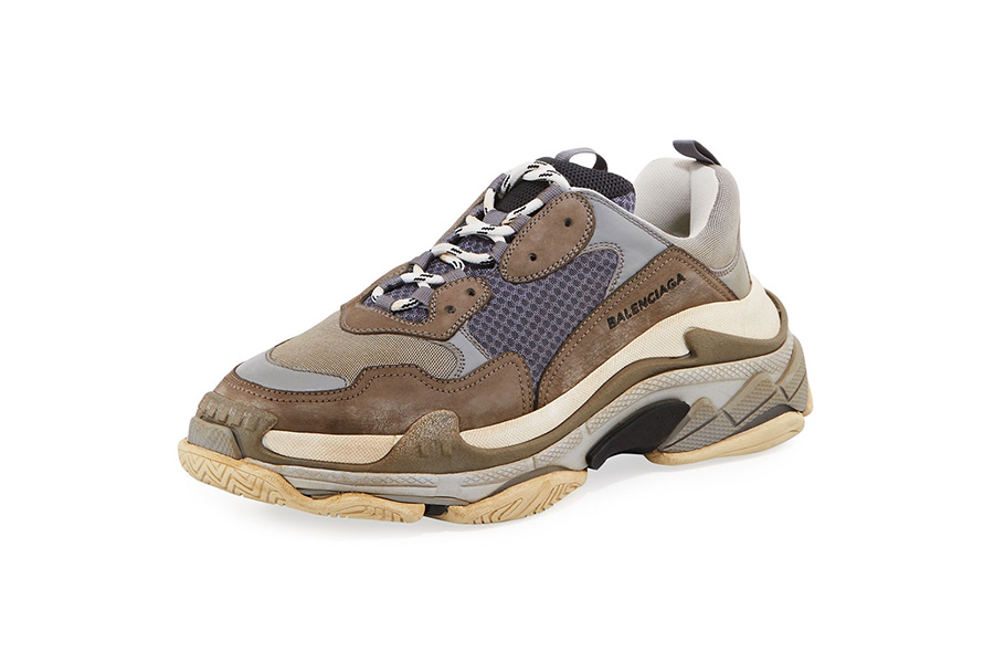Balenciaga  ٩�������������Ҽ���Balenciaga Ҳ�Ƴ���һ��͹��\��Ь��