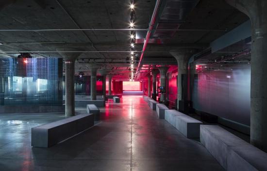 �~�s��ُS�ȵ� Prada 2019�紺Ů�bϵ�Еr�b��