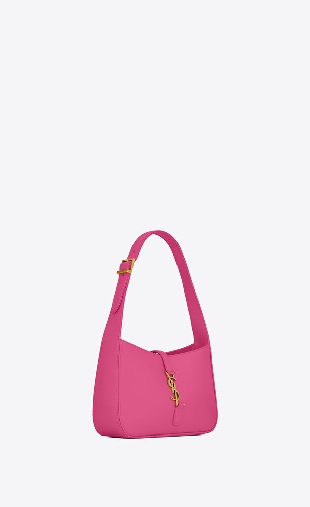 �����õ������Ƿ�ɫ�{�������YSL��ĸ��
